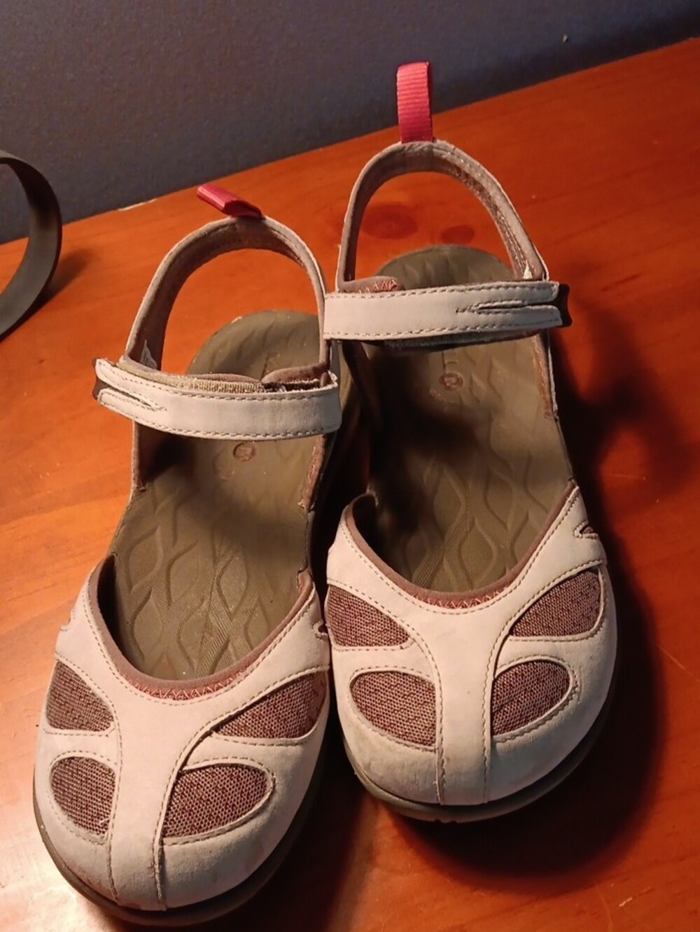 Merrell Women'tan color Outdoor Velcro Sandals - Picture 2 of 5